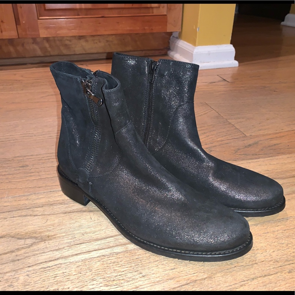 Worn once beautiful black boots -fits like 7